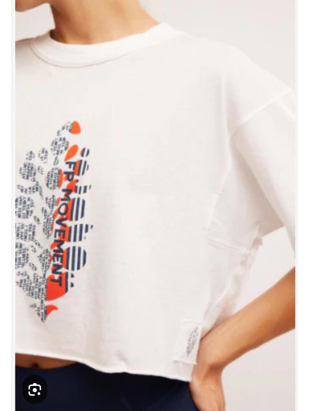 FP Movement White Graphic Cropped T-Shirt size L/C [COPY]nwt